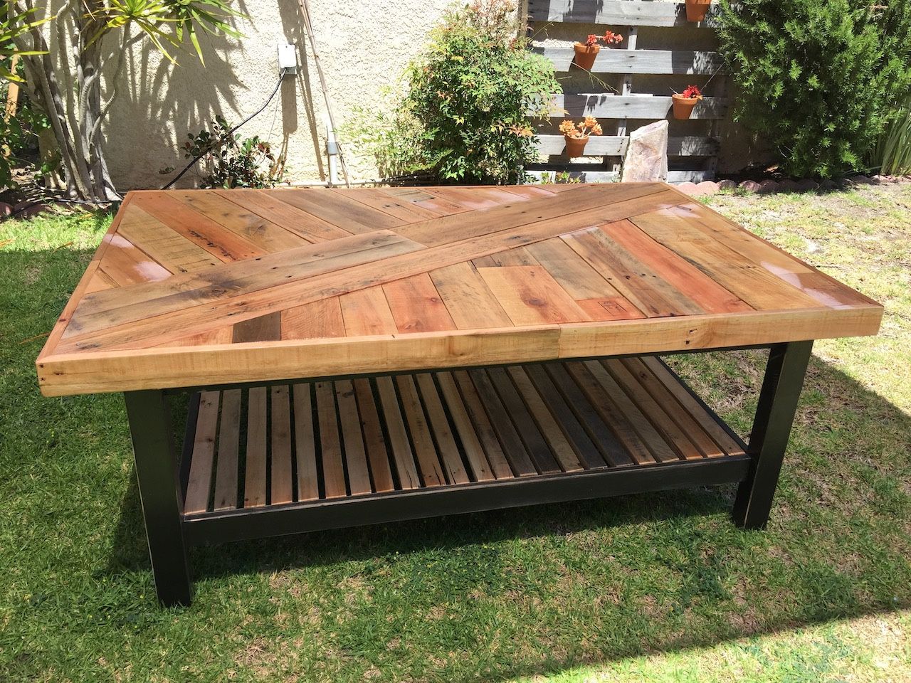 Custom Maid Coffee Table From Recycled Pallet Wood