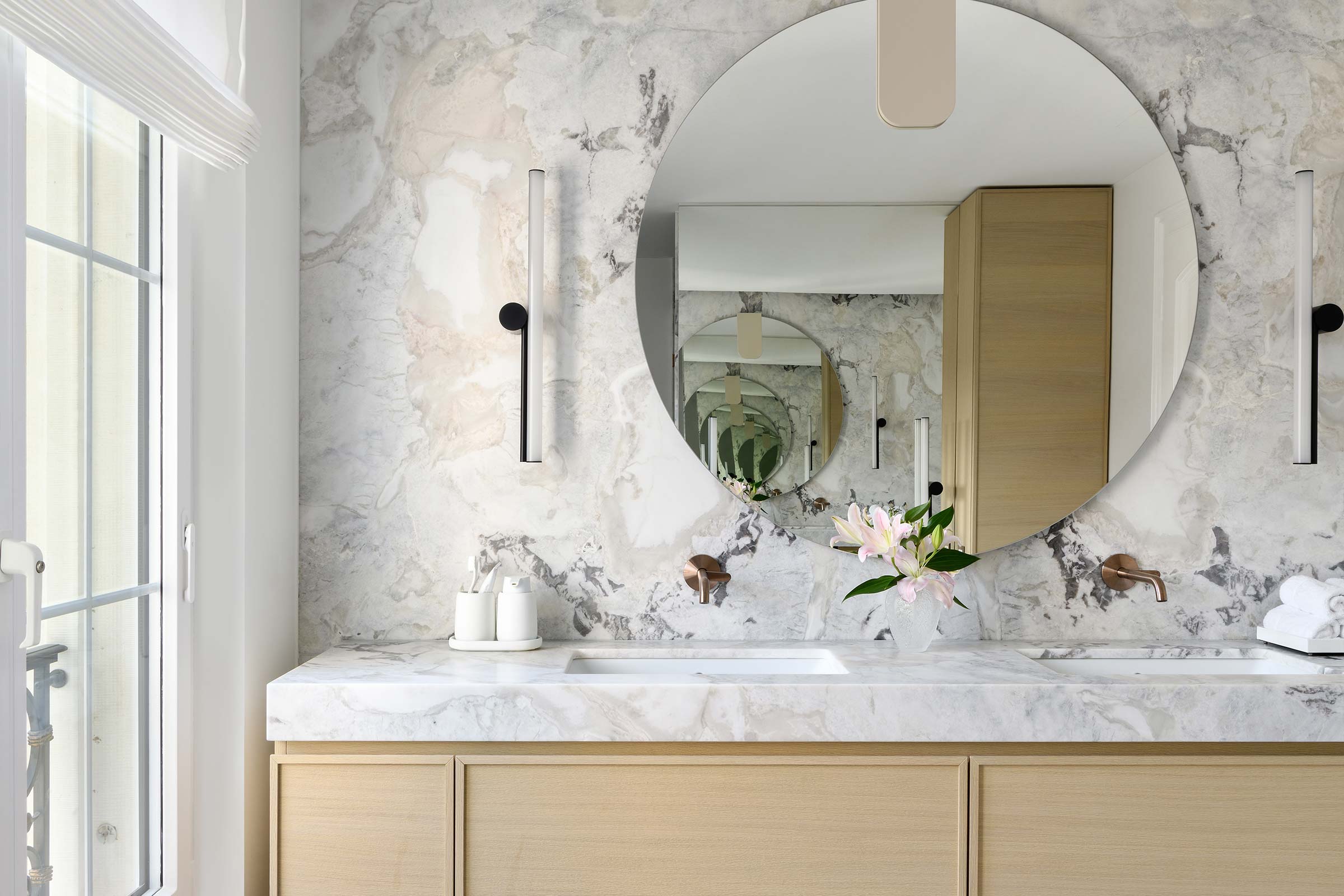 Elegant and Homely Bathroom in Oyster Quartz. | real.stein - Stone Trade & Natural Stone Trade