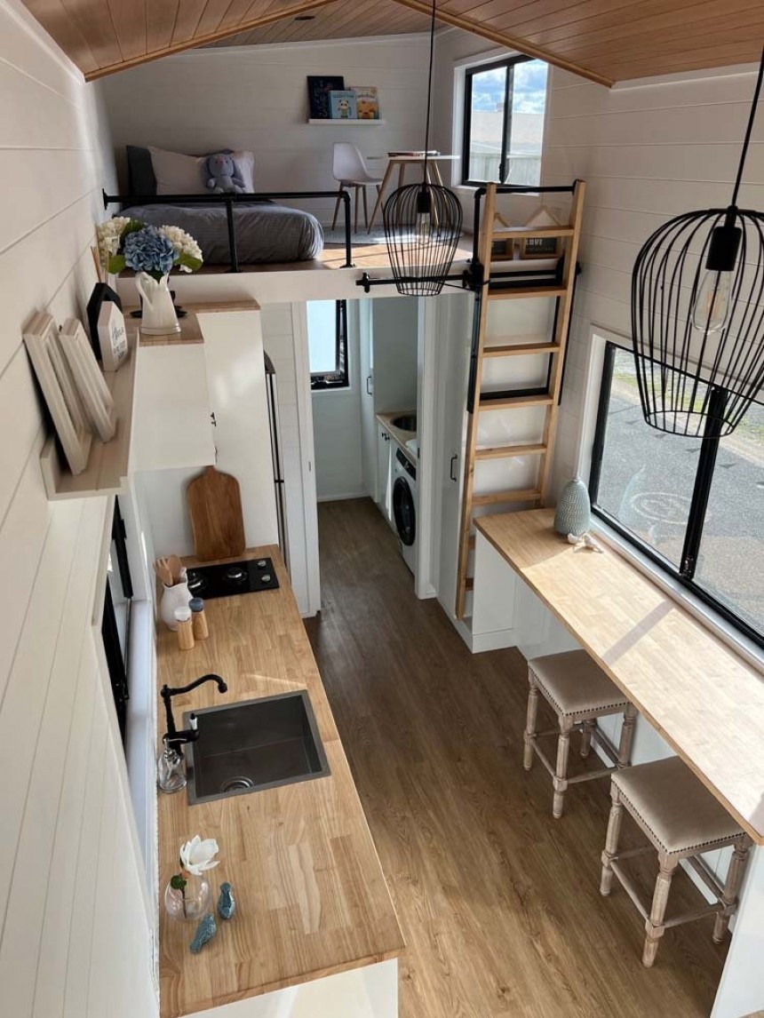 Elegant Mini Mansion on Wheels Boasts a Two-Bedroom Interior With a Special Lounge - autoevolution
