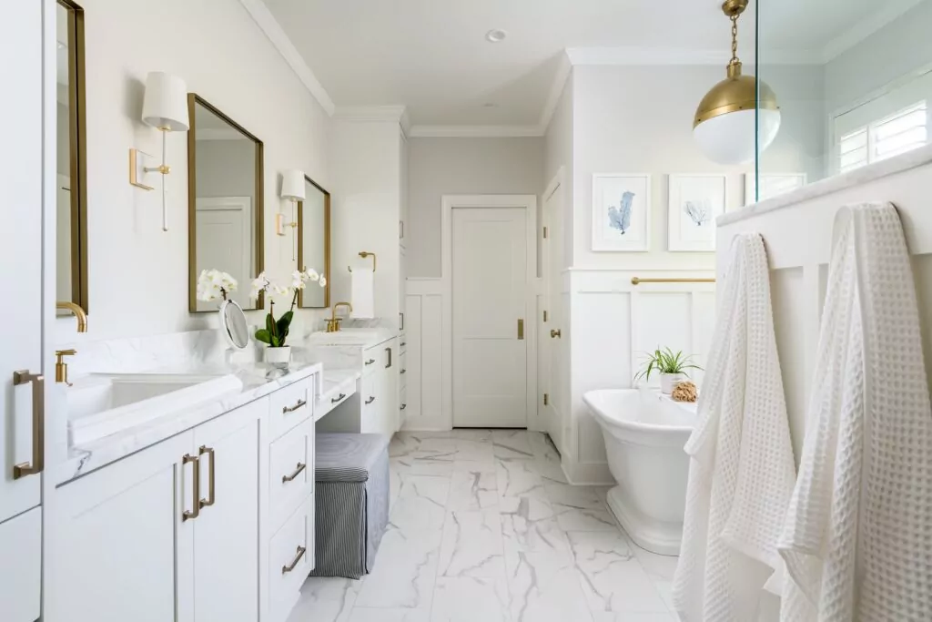 Elegant Primary Bathroom Renovation - Innovative Design + Build