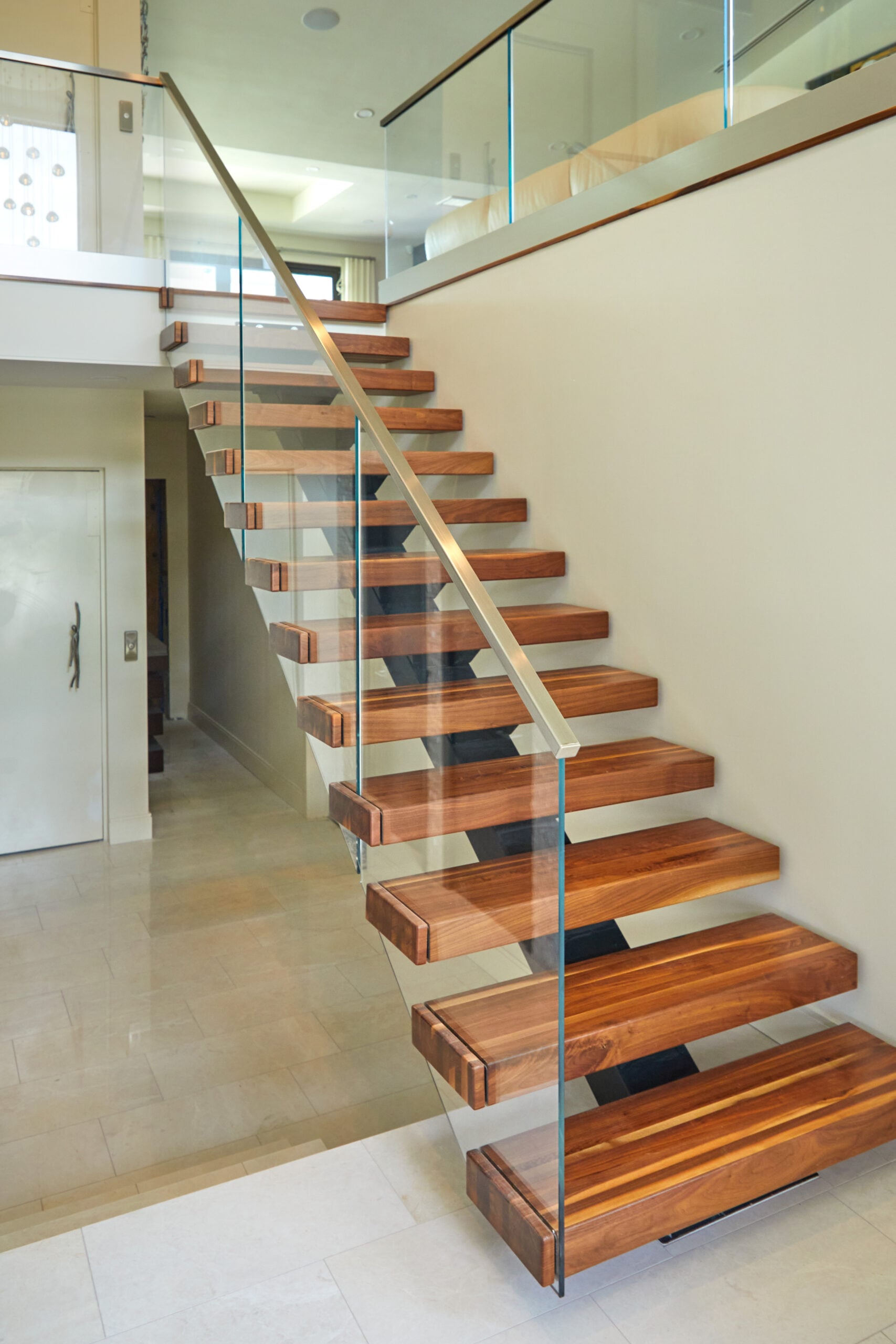 Floating Stairs with Vedera Glass Railing - Viewrail