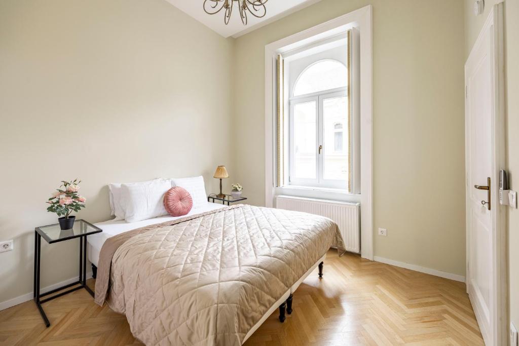 Graceful & Cozy Dream Home next to the Opera House, Budapest (updated prices 2026)