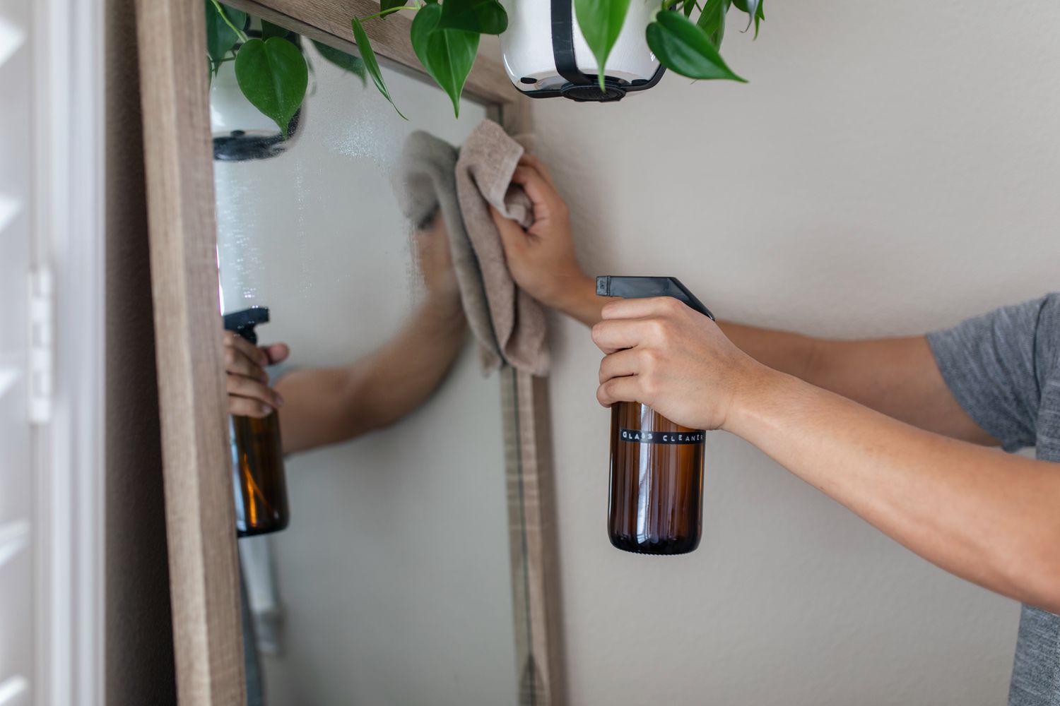 How to Clean a Mirror Like a Pro