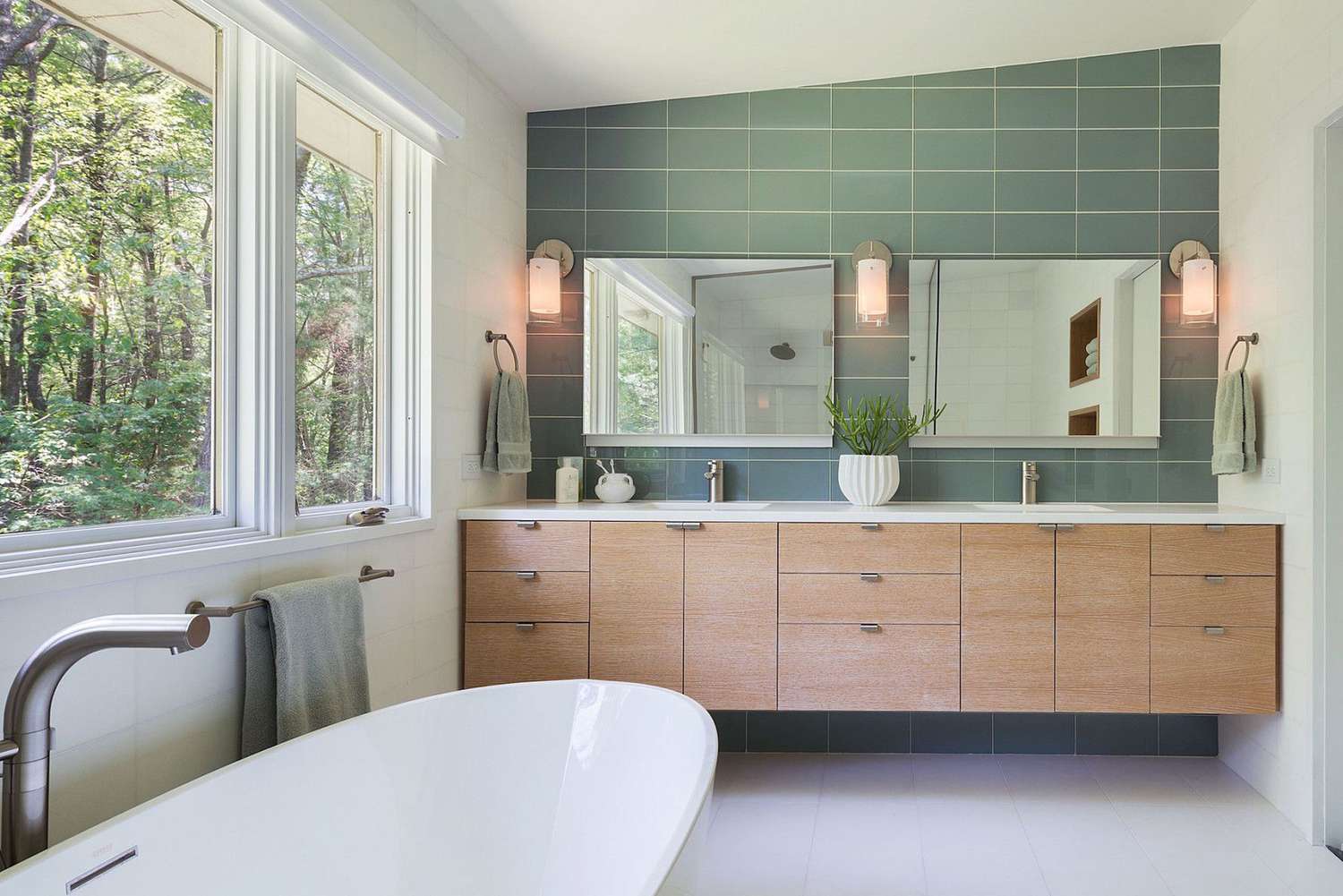 How to Clean Window and Mirror Glass for a Streak-Free Finish
