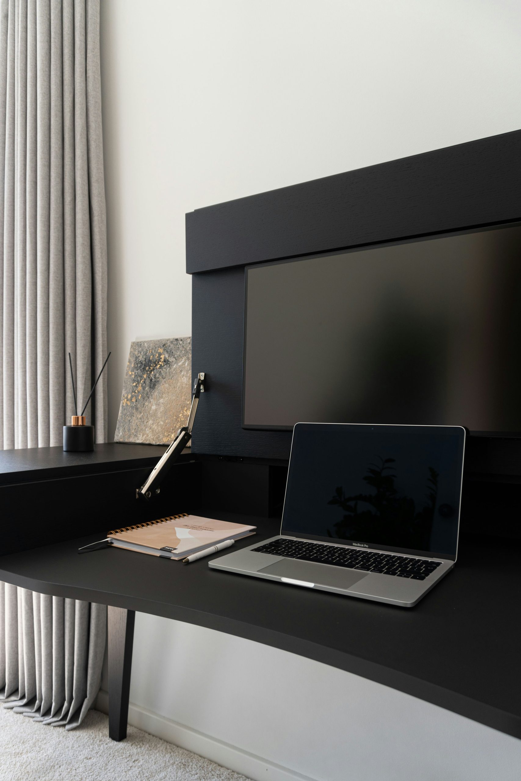 Imagine being able to hide this home office setup in just 2 seconds. Simply close the flap and your office instantly transforms into an home. Working from home has never been easier. You don't need to