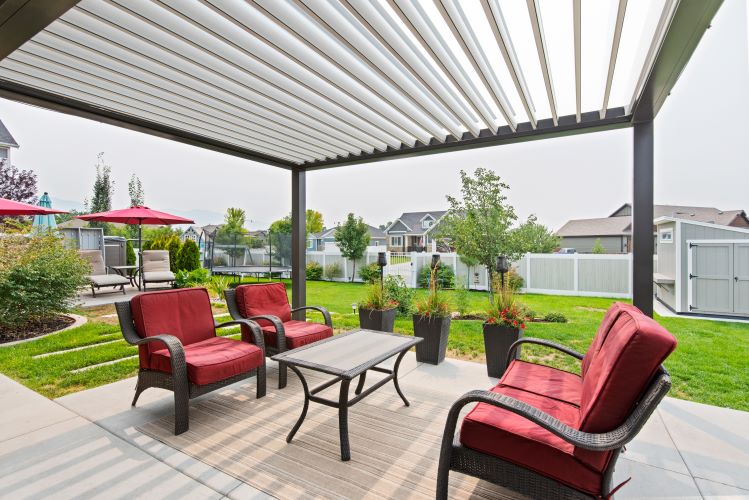 Louvered Pergolas vs. Awnings and Retractable Covers - Sundance Outdoor Living - Smart Pergola Louvered Roof