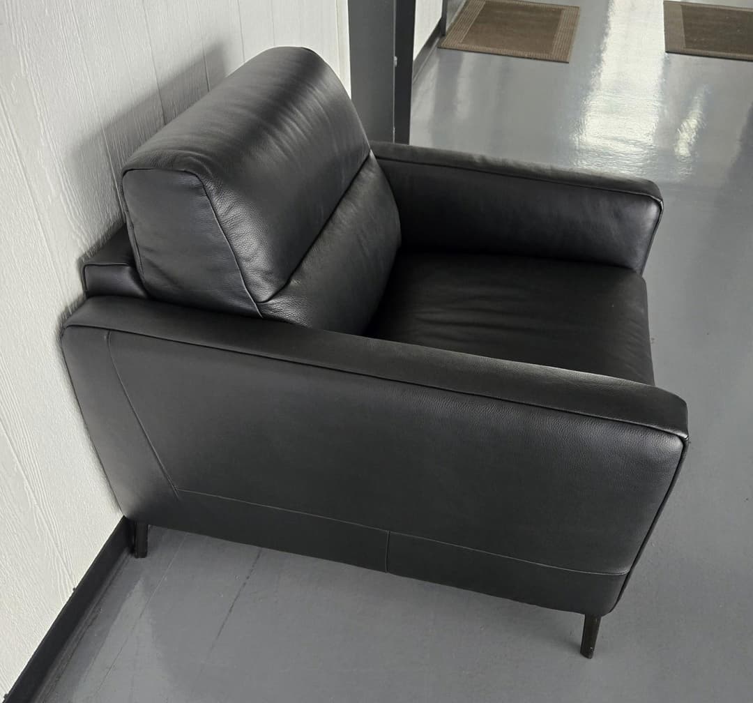 Natuzzi Editions Fascino - C008 leather chair, Black | Natuzzi - $650 | Kashew | Kashew