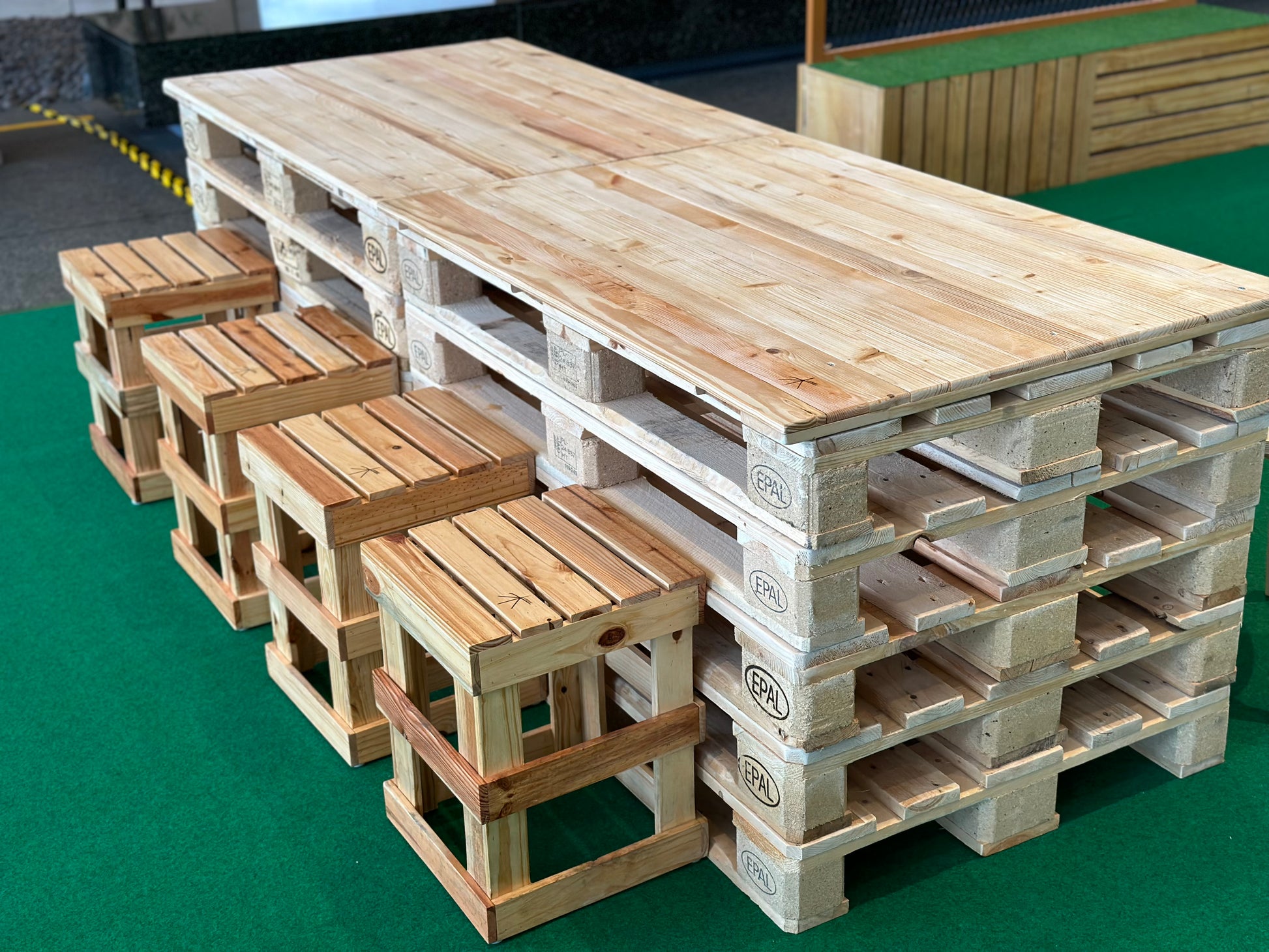 Recycled Pallet Tables with Table Top – CREUSE