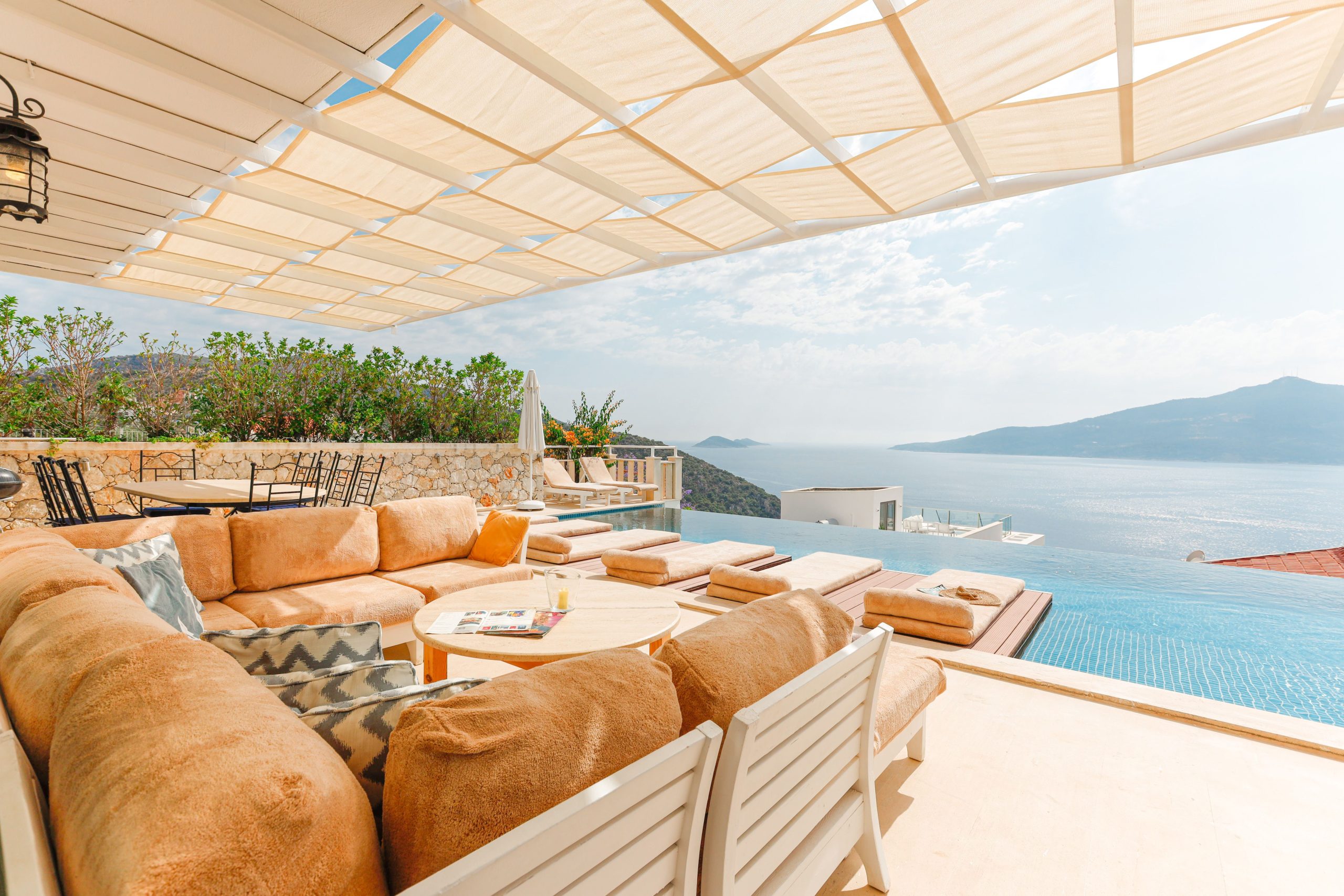 Relax on a luxurious terrace with infinity pool and breathtaking sea view.