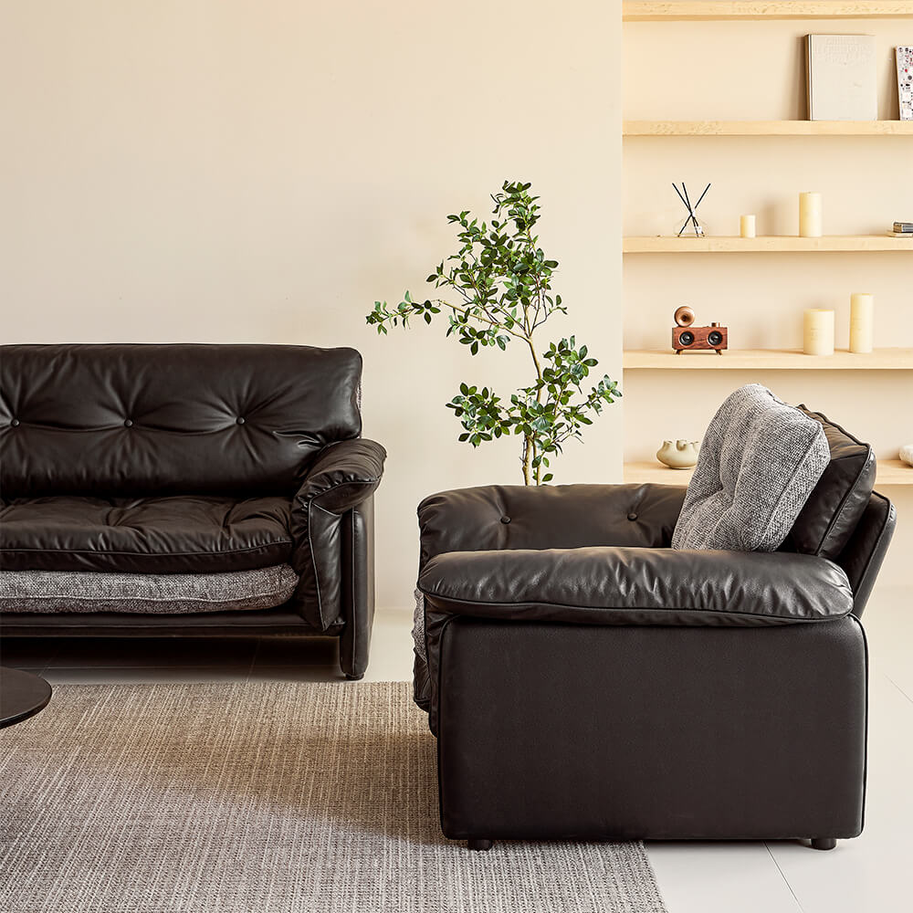 Sandwich Leather Tufted Chair and A Half | gradodesign
