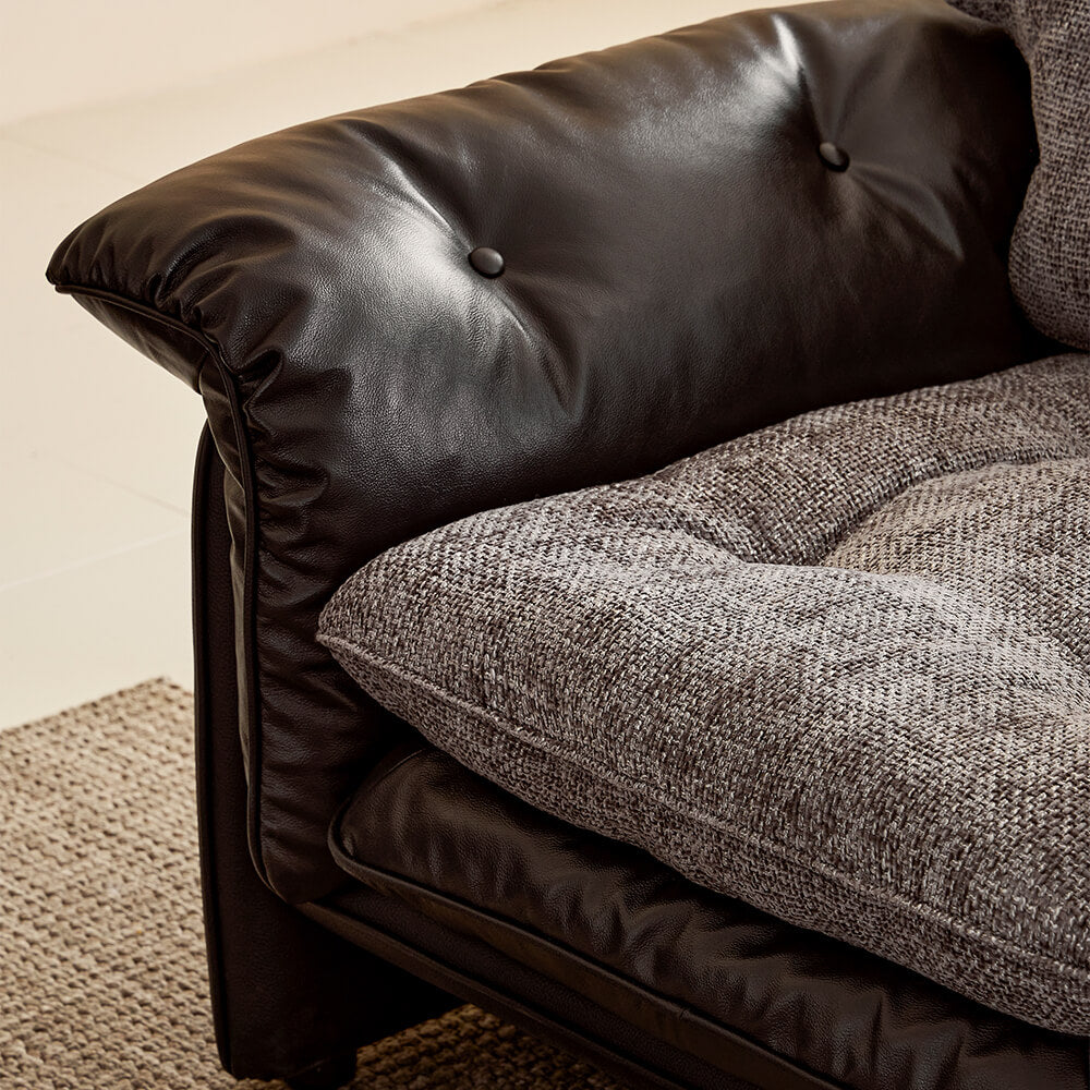 Sandwich Leather Tufted Chair and A Half | gradodesign