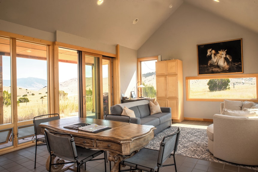 Secluded Tiny House with Immaculate Mountain Views. Perfect for couples! Reviews, Deals & Photos 2026 - Vrbo