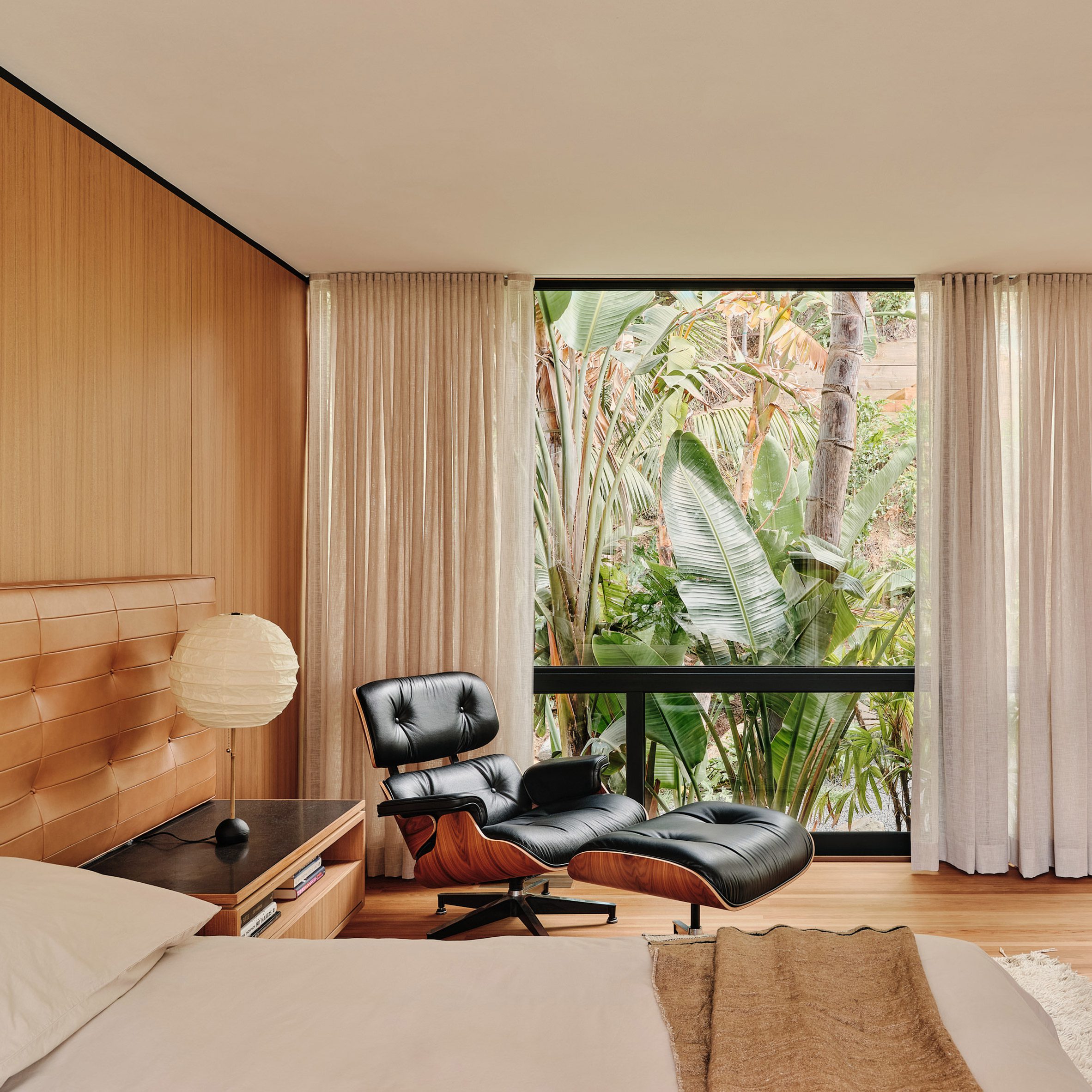 Ten timeless mid-century modern interiors