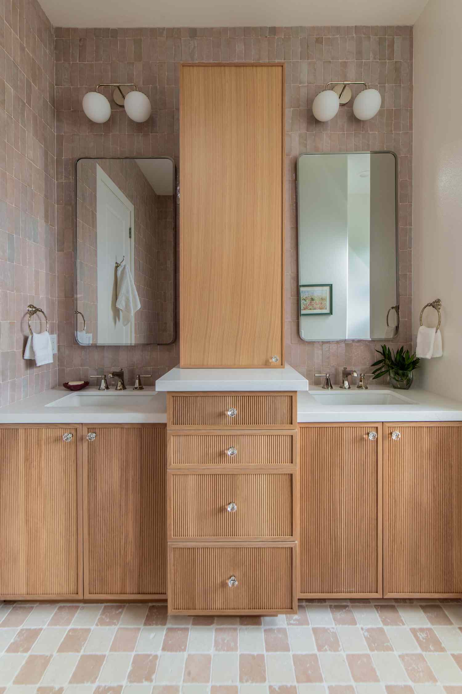 The Retro '50s Pink Bathroom Is Back—and Designers Are Giving It a Luxe New Twist