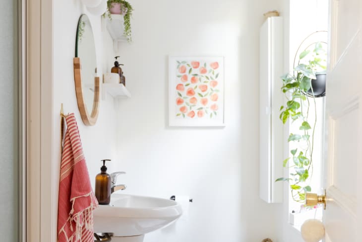 This Amazon Towel Rack Created So Much Storage in My Bathroom | Apartment Therapy