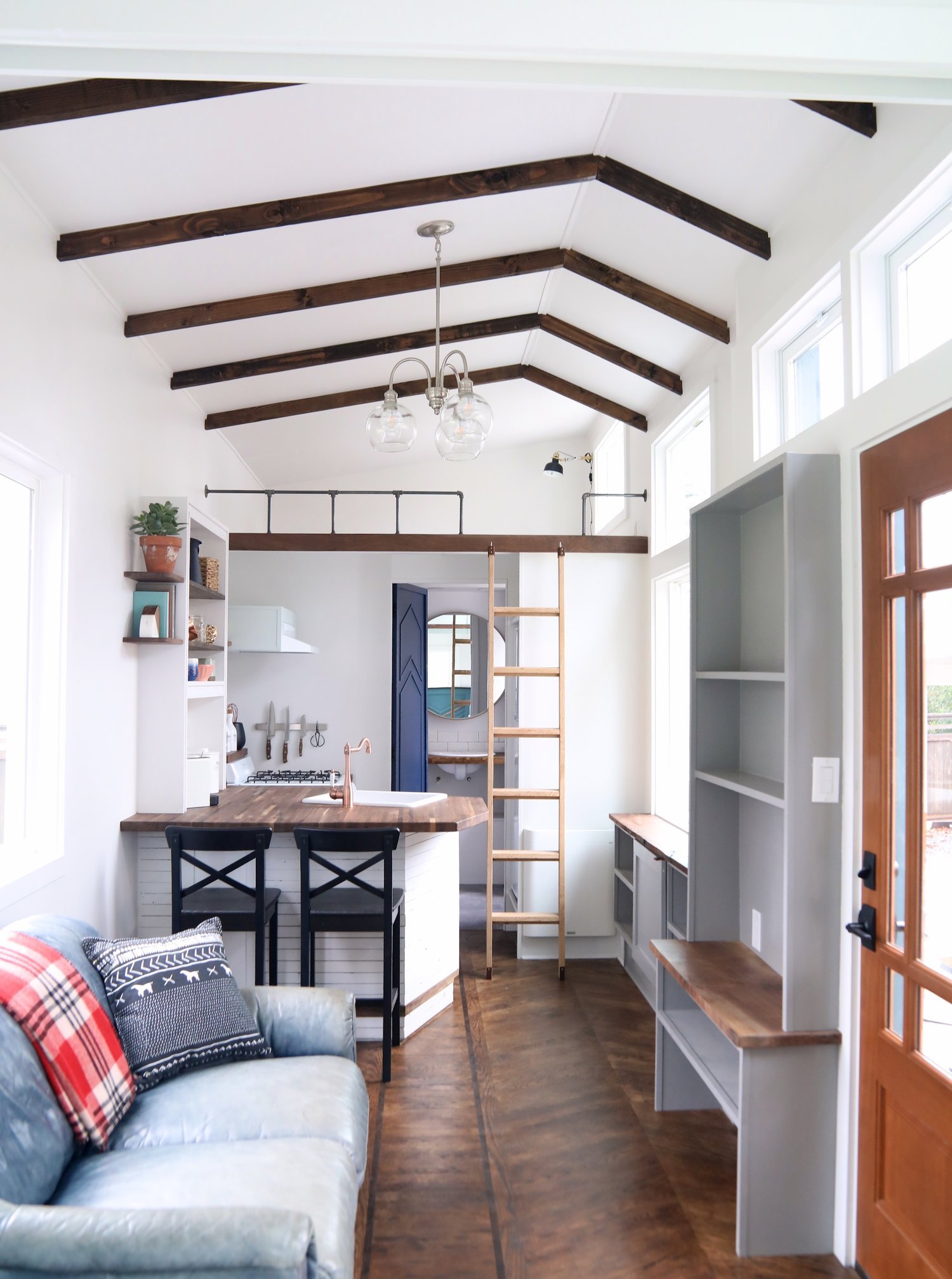 This Impressive Tiny House Interior Design Will Teach You How to Make Small Spaces Feel Larger