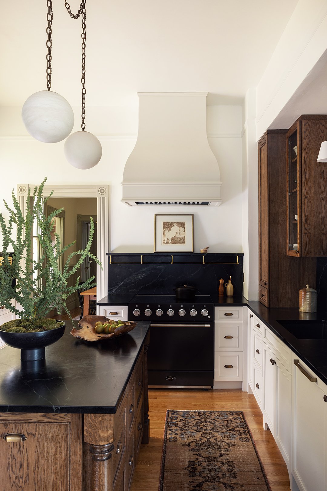 This Kitchen Looked to Its Victorian Neighborhood for Inspiration