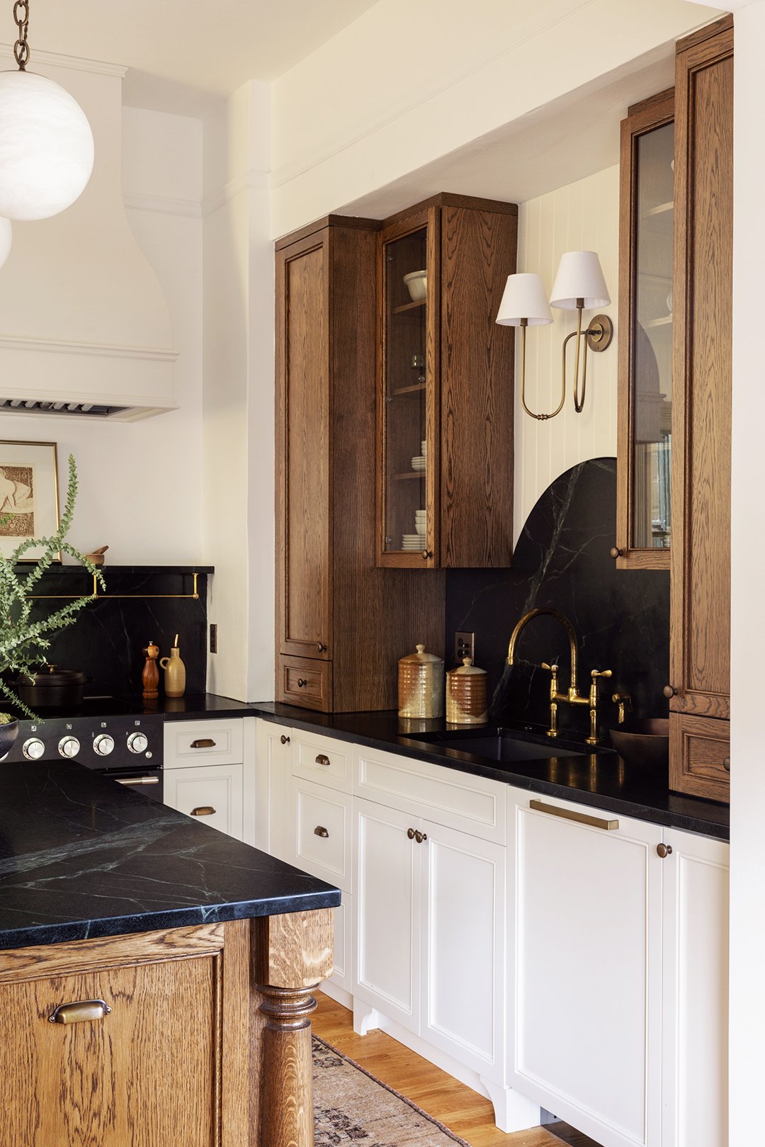This Kitchen Looked to Its Victorian Neighborhood for Inspiration