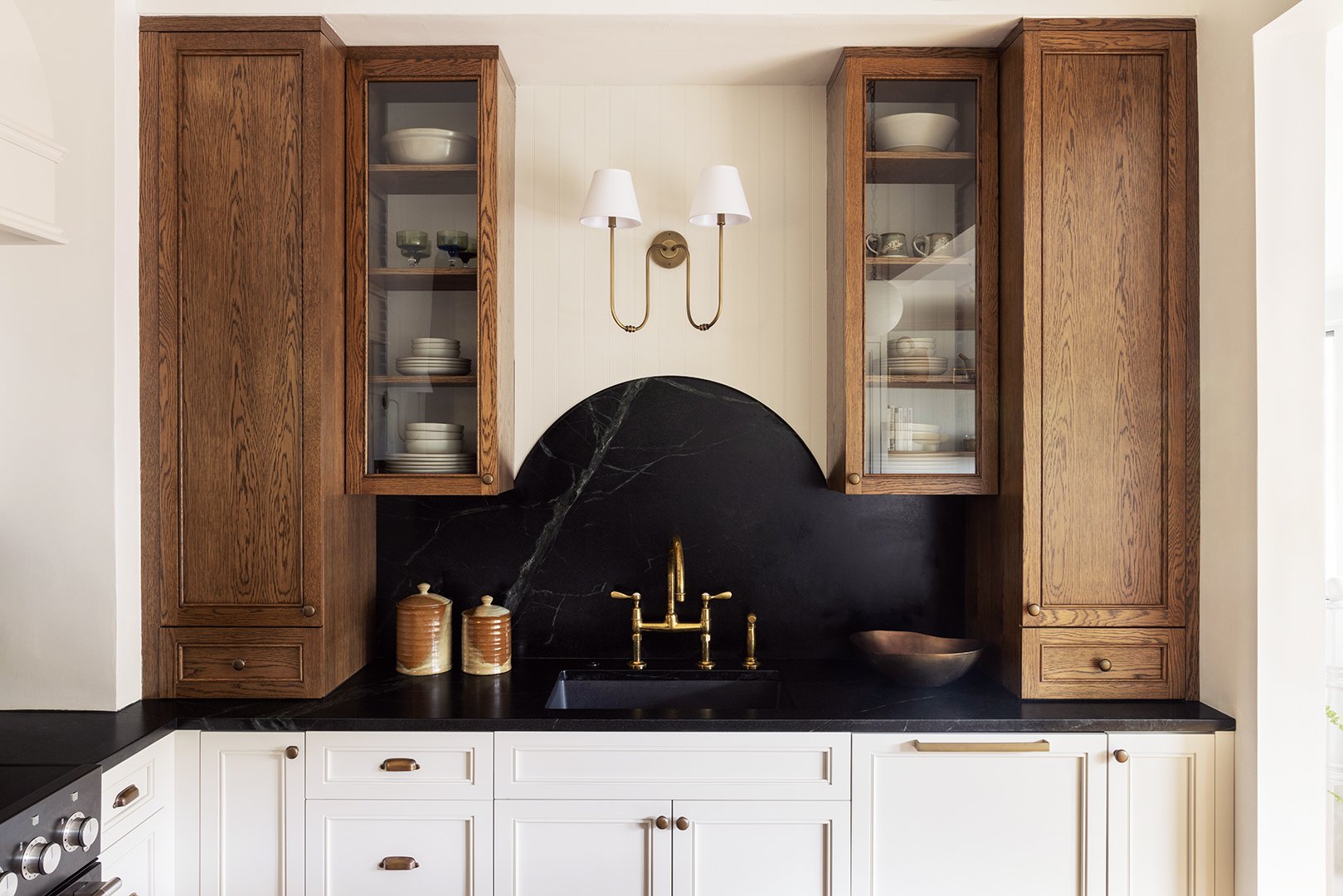 This Kitchen Looked to Its Victorian Neighborhood for Inspiration