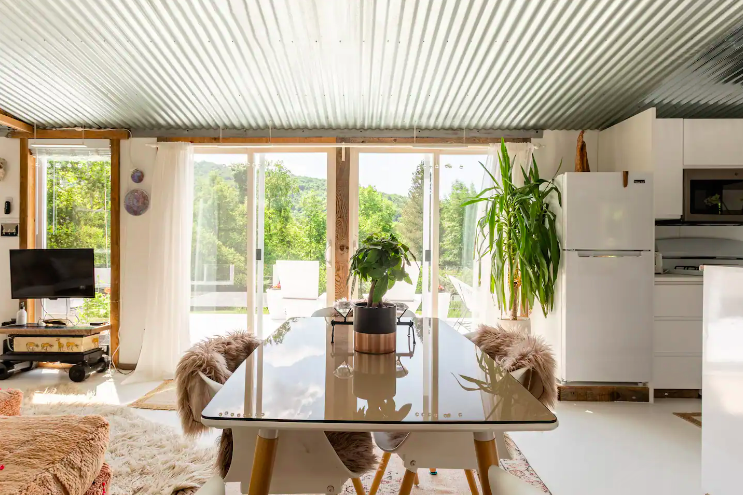 This Simple Single-Wide Trailer was Transformed into a Modern Boho Oasis, close to lakes, hiking, and antiquing! | Halcottsville, NY - The Travel Life