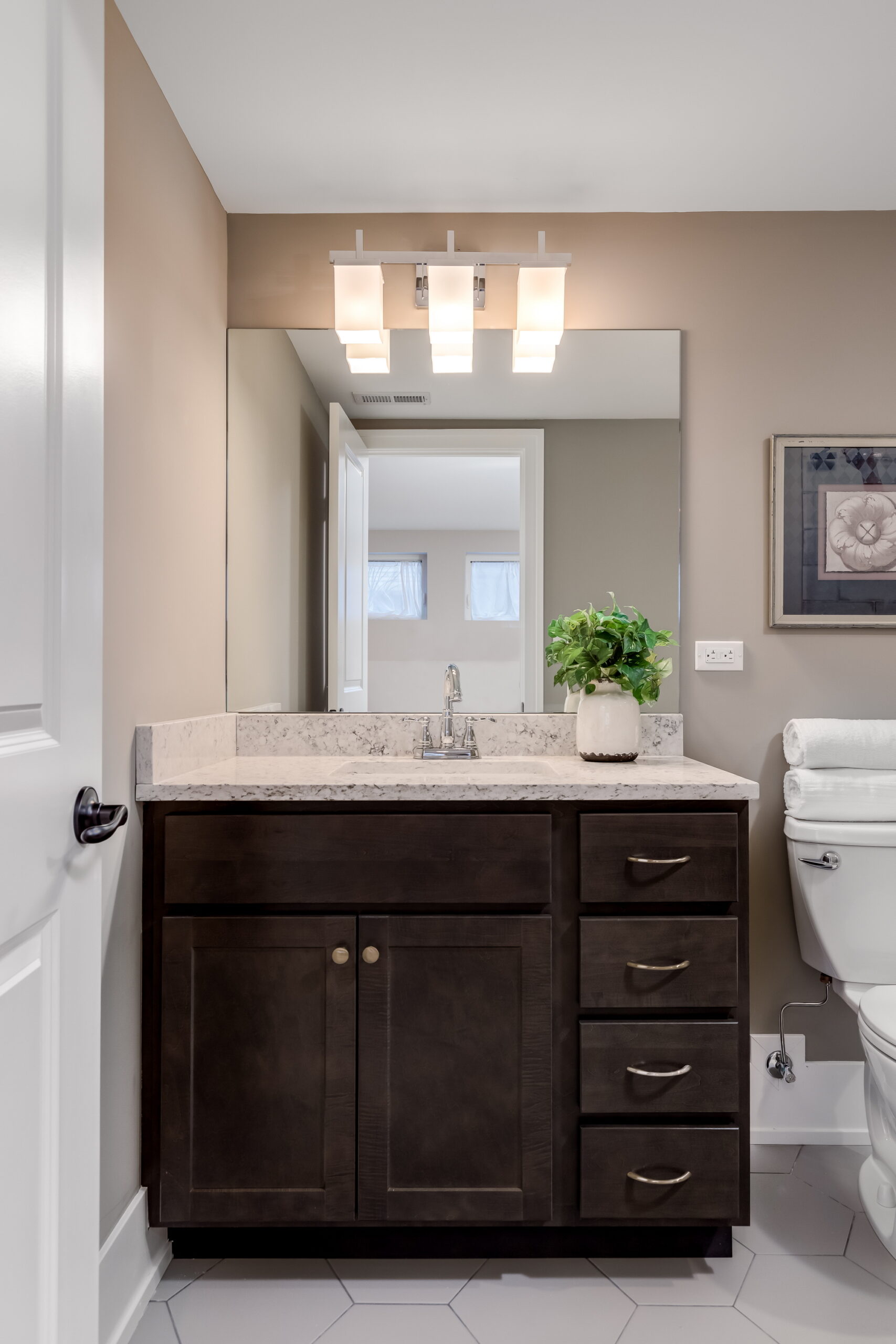 What Are The Ideal Size And Layout For A Bathroom? - LX Hausys