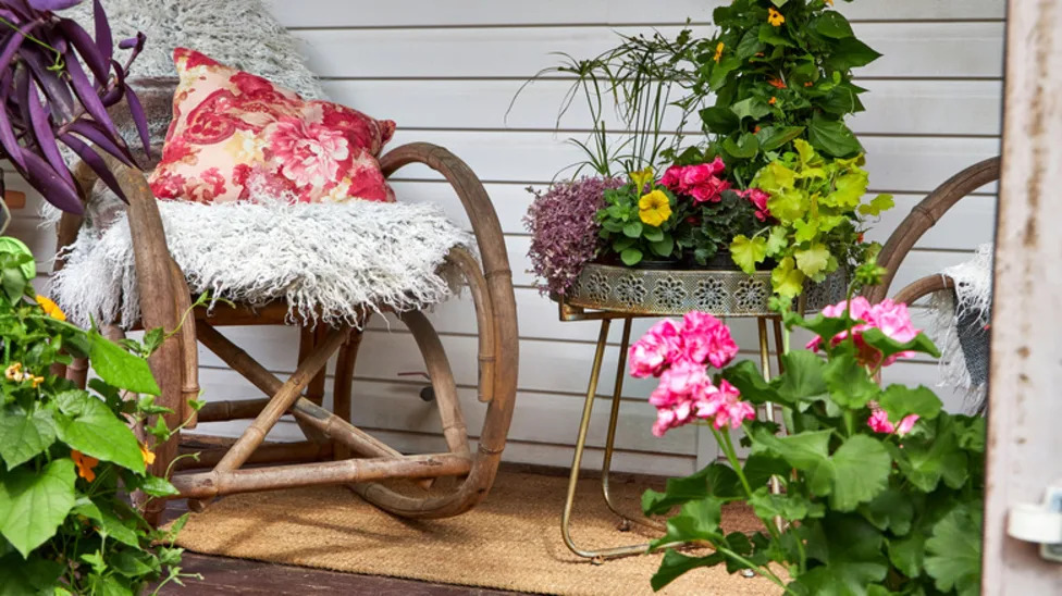 Woman Uses Dollar Tree Finds To Create The Cutest Summer Porch Decor On A Budget - AOL