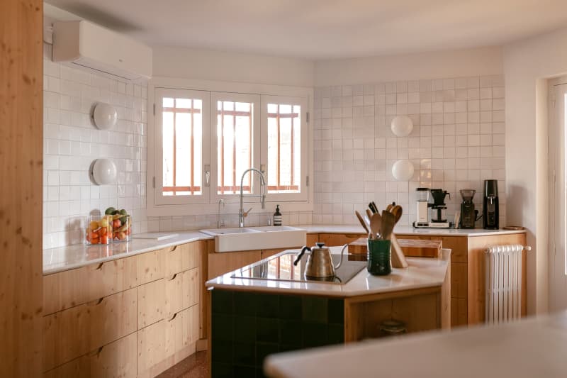 Wood Kitchen Cabinets Are Officially Back in Style for 2026, According to a New Report - Yahoo Style Canada