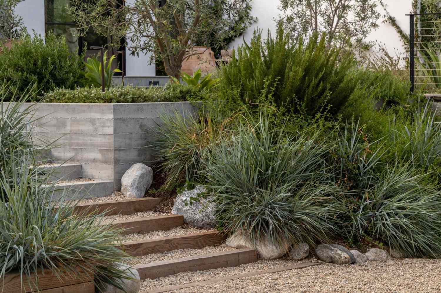 10 Retaining Wall Ideas for a Sloped Backyard