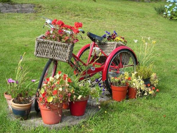 14 Creative Ideas Of Garden Decorations Made From Upcycled Bikes • Recyclart