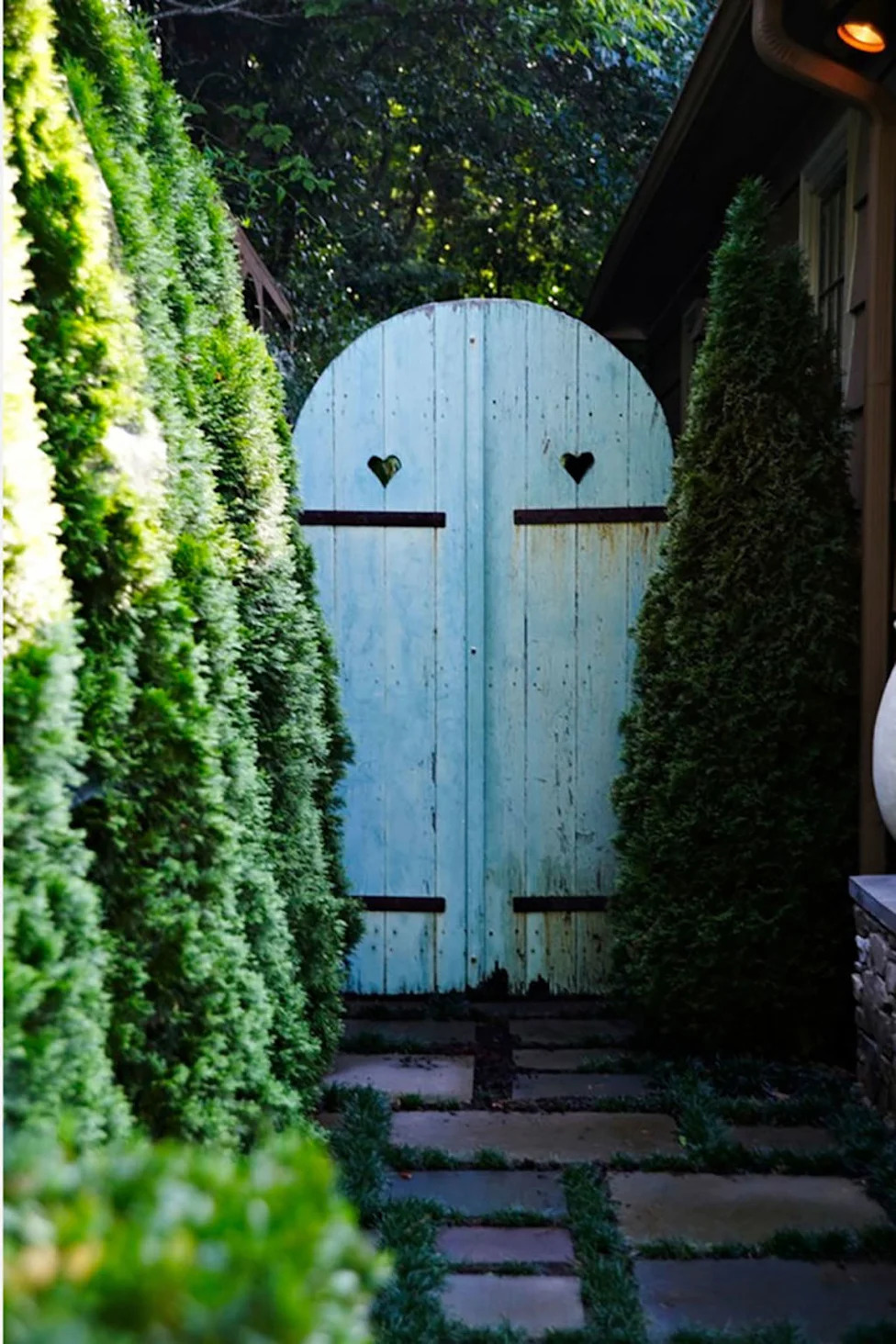 15 Inspired Garden Gates for a Beautiful Backyard