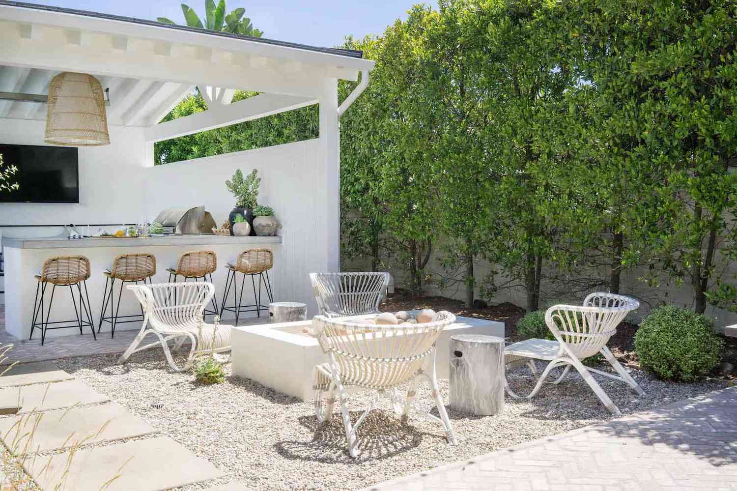 20 Easy and Stylish Gravel Patio Ideas