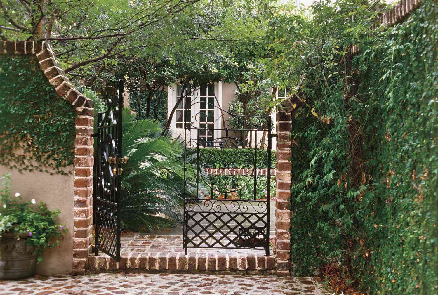 20 Garden Gate Ideas For A Dreamy Outdoor Entrance