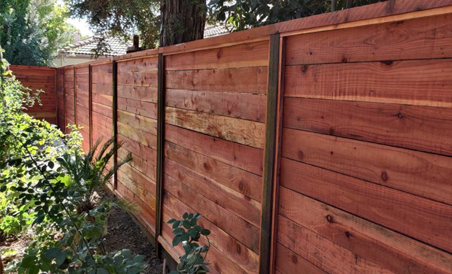 20 Stunning Horizontal Fence Ideas [with photos]