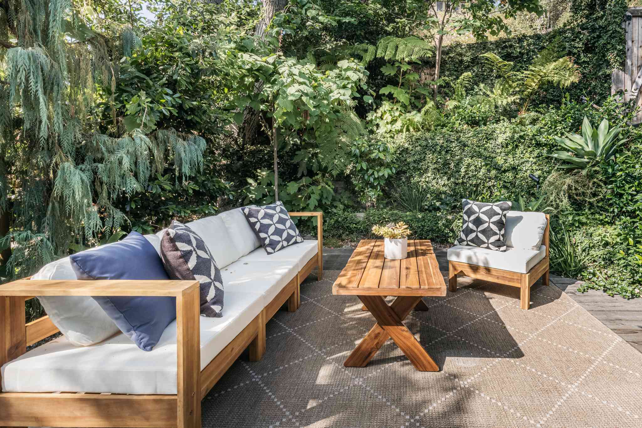 24 DIY Patio Furniture Plans
