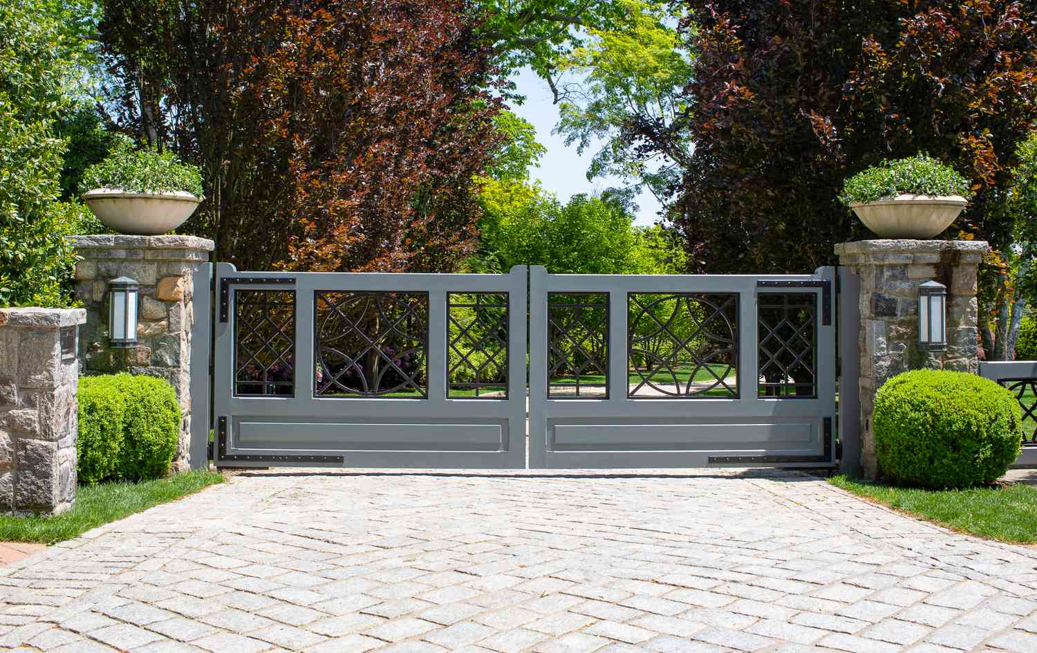 24 Driveway Landscape Ideas That Will Create a Big Impact