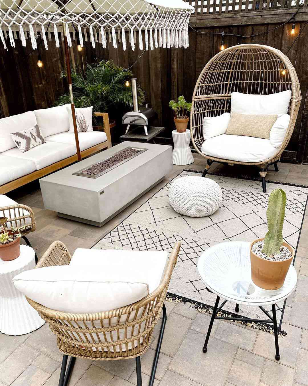 25 Outdoor Seating Ideas Perfect for Warm Weather