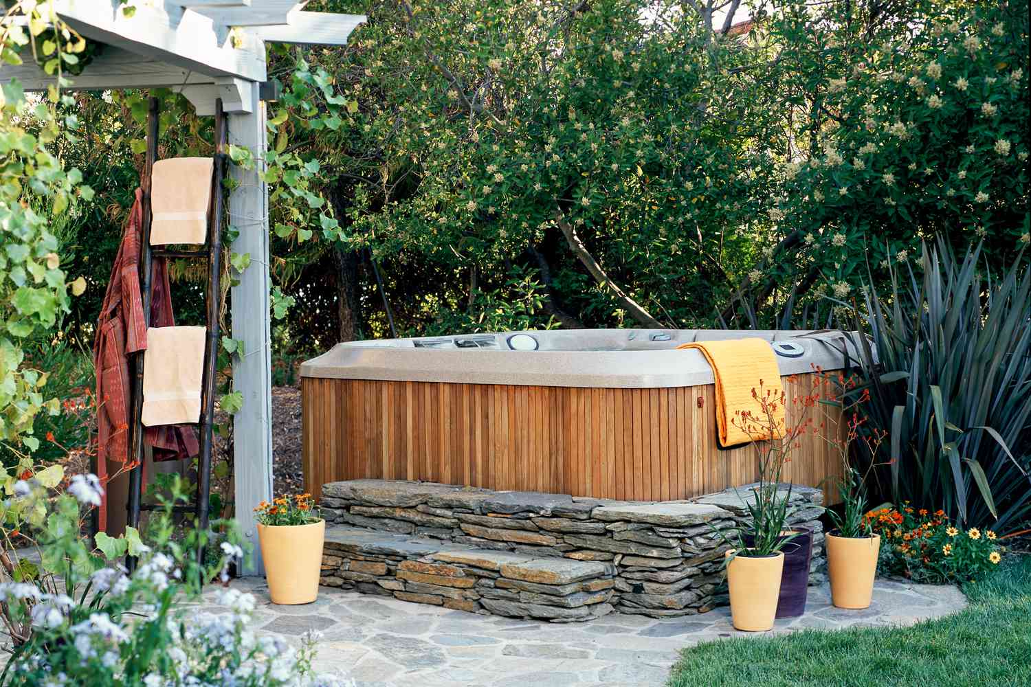 30 Hot Tub Deck Ideas Perfect for Outdoor Entertaining