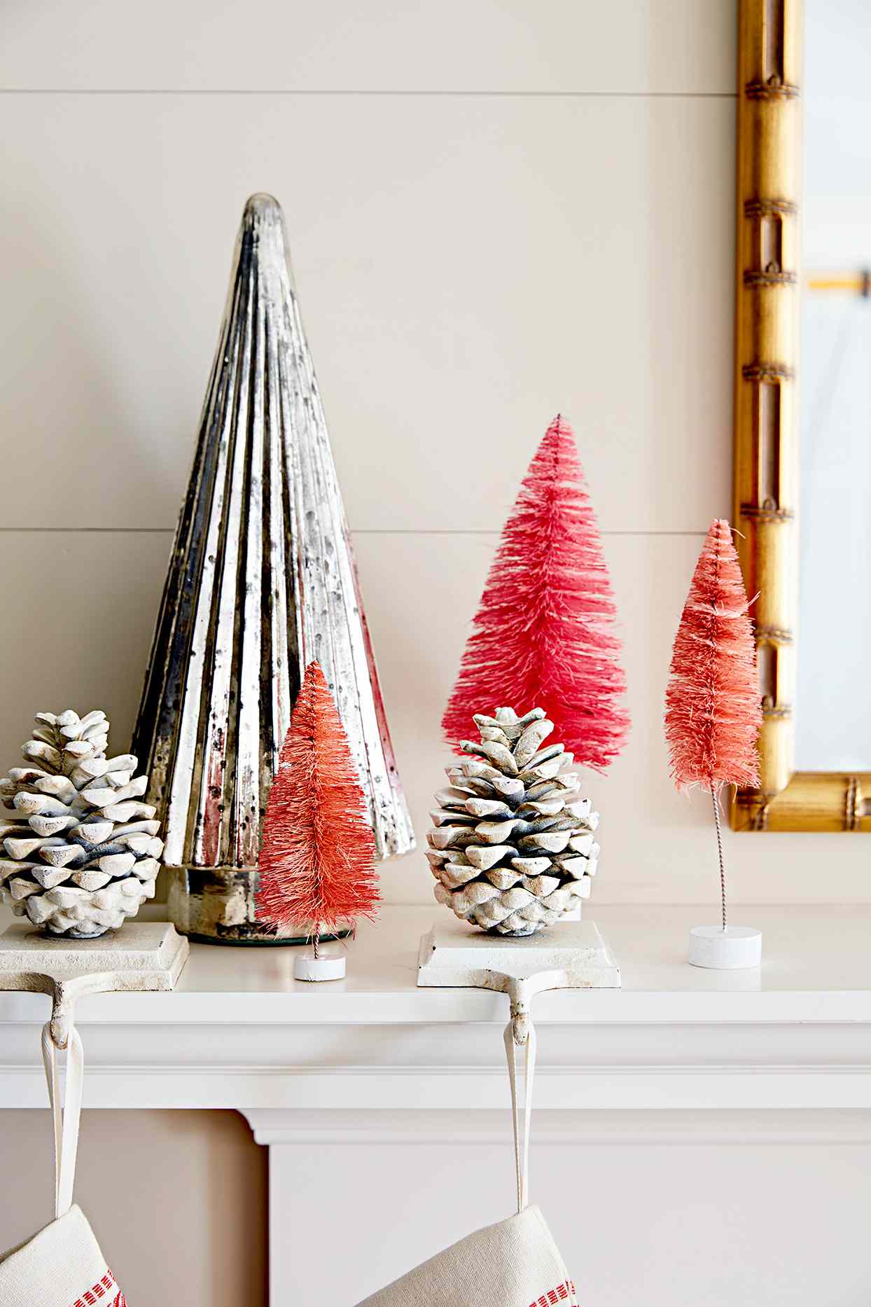 32 Festive Ideas for Decorating with Pinecones