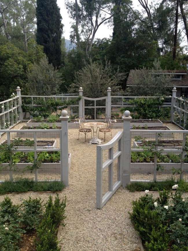 33 Garden Fence Ideas for Simple to Sophisticated Tastes