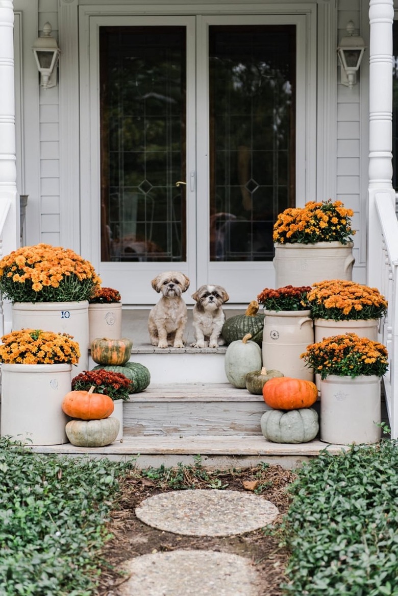 40 Fall Decorating Ideas To Spruce Up Your Outdoor Space