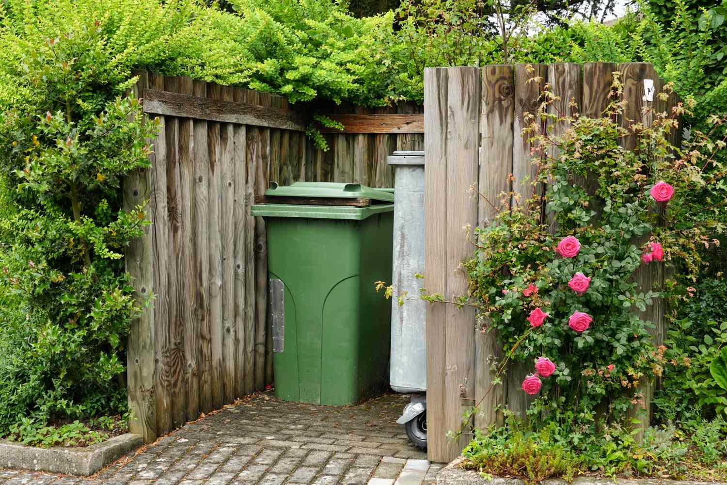 5 Designer-Approved Ways to Hide Your Garbage Cans