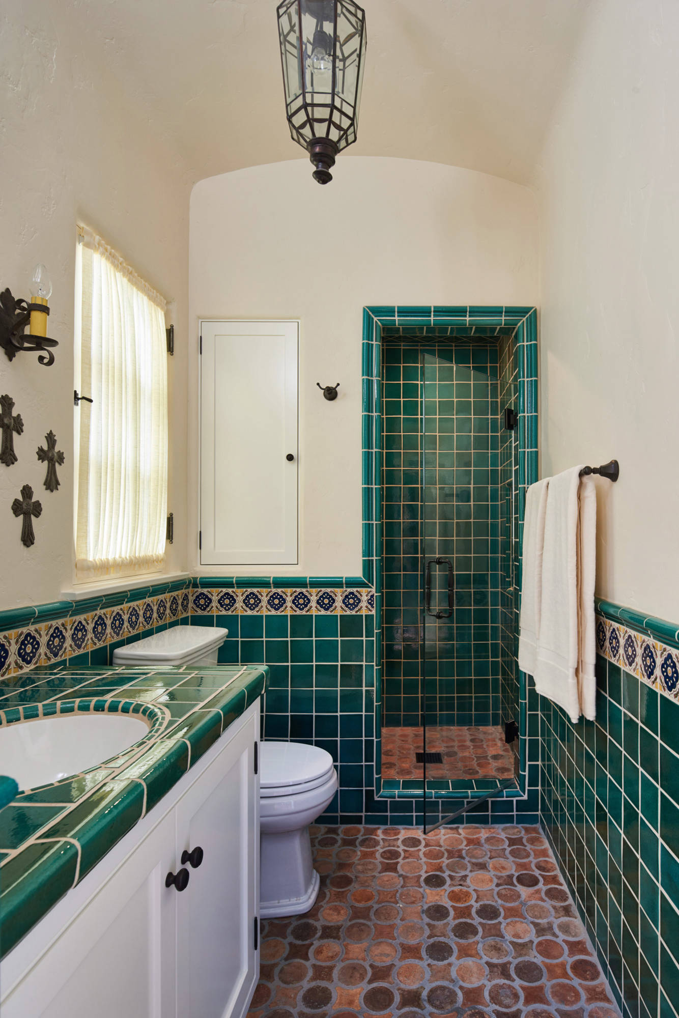 75 Beautiful Bathroom with Terra-cotta Floors Ideas & Designs - July 2026 | Houzz AU