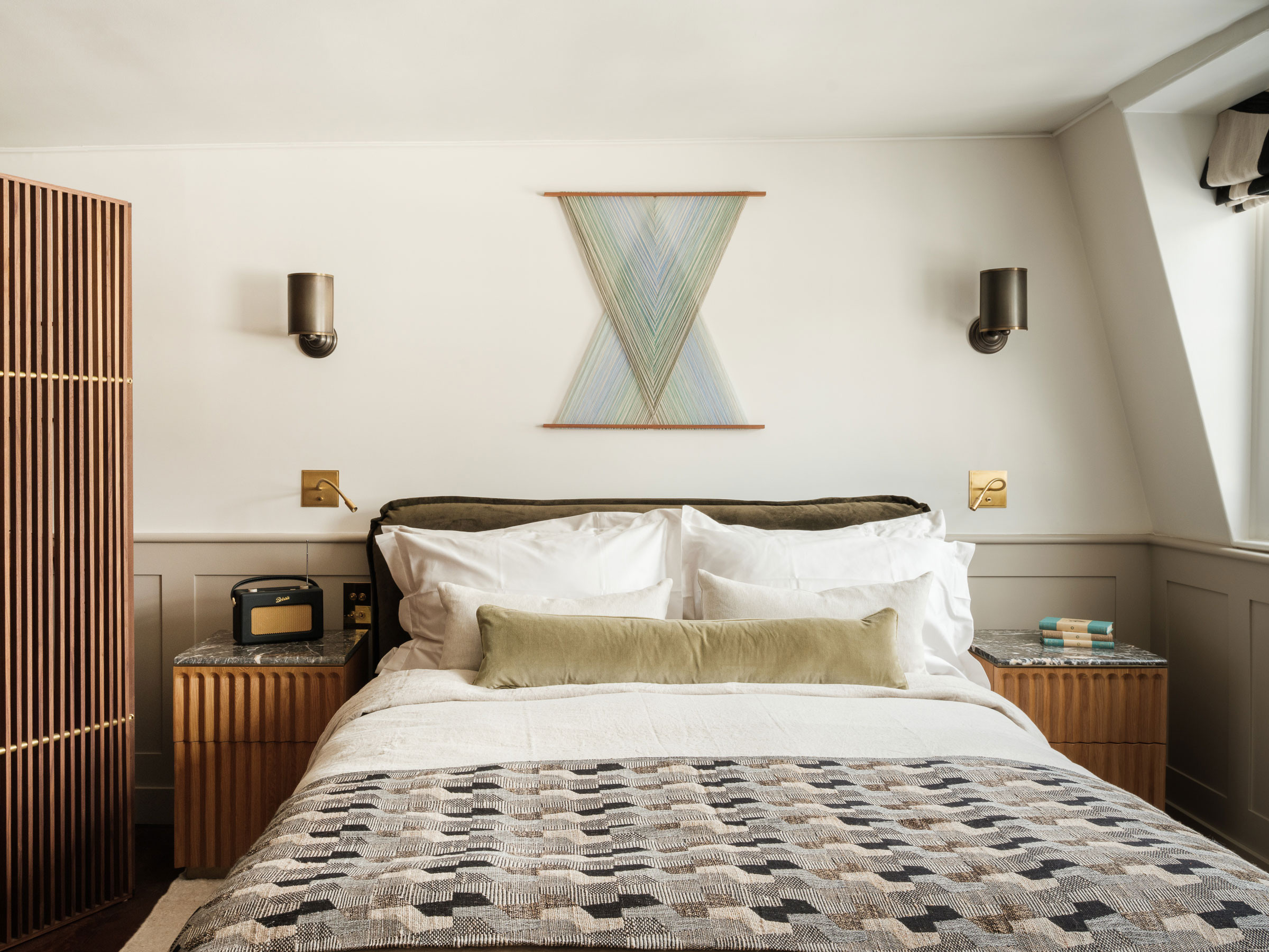 75 Beautiful Bedroom with Wainscoting Ideas and Designs - July 2026 | Houzz UK