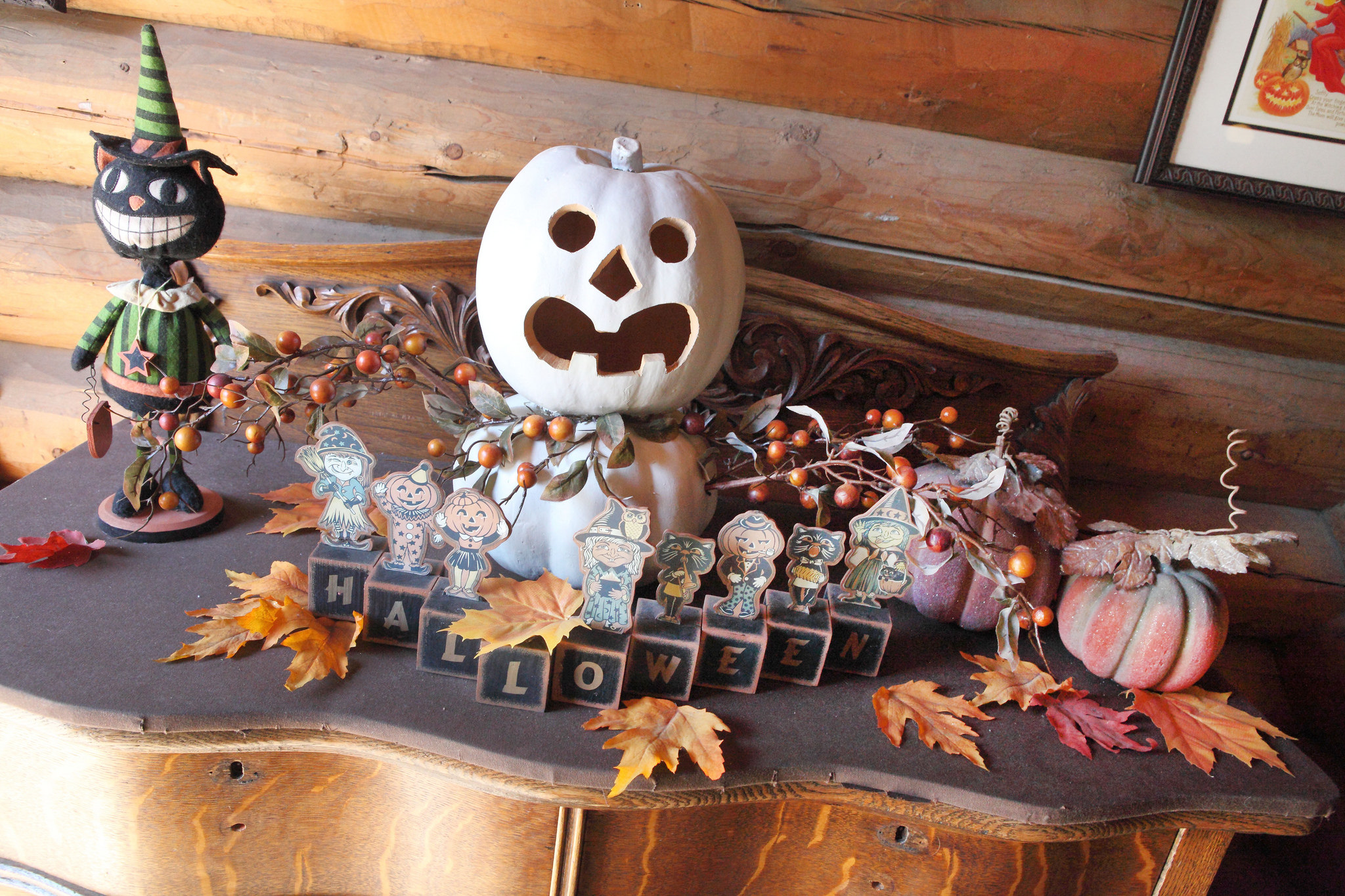 8 Budget-Friendly Indoor Halloween Decorating Ideas for your home |