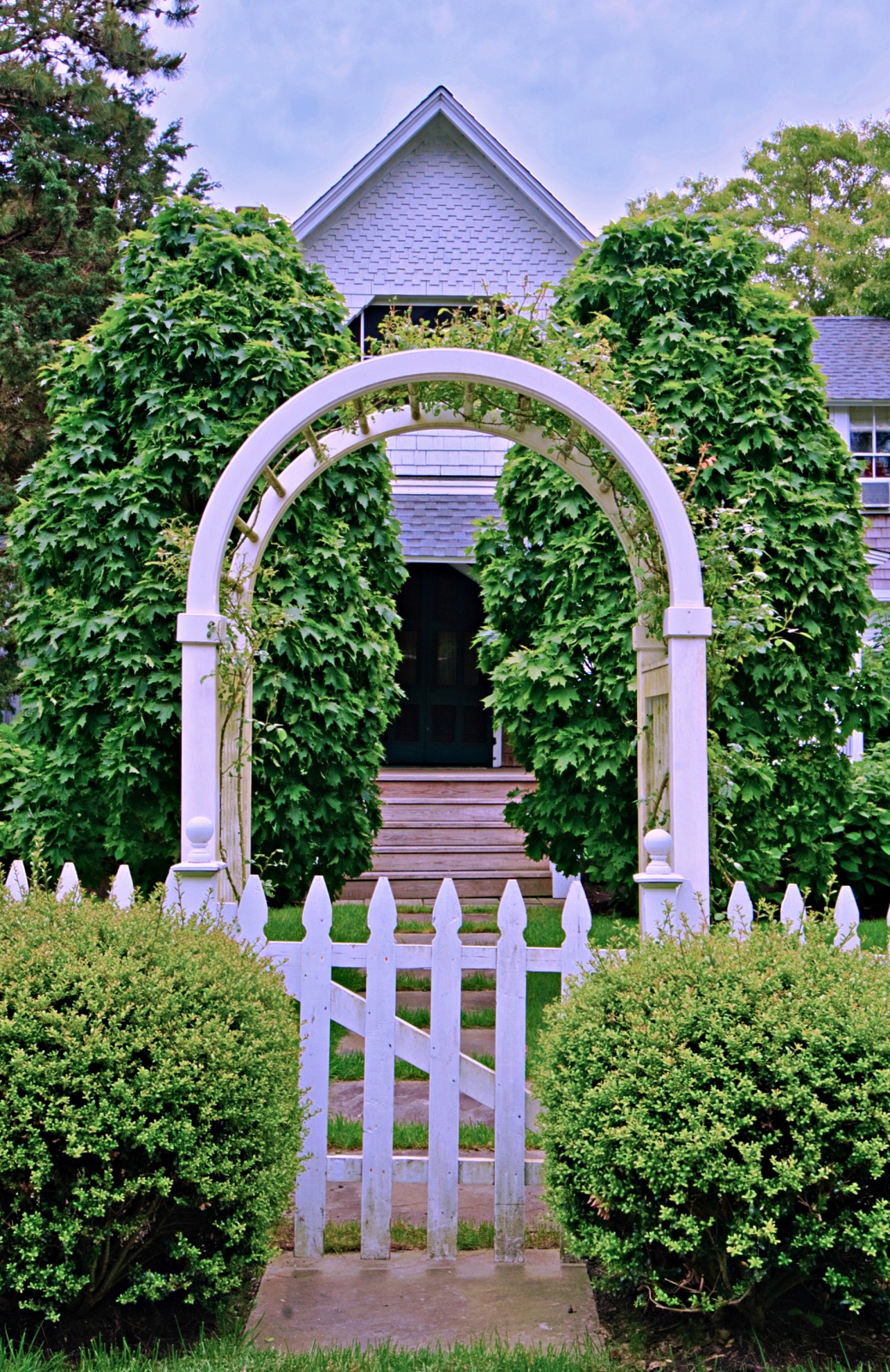 9 Beautiful and Charming Garden Gate Ideas for Your Yard - Town & Country Living