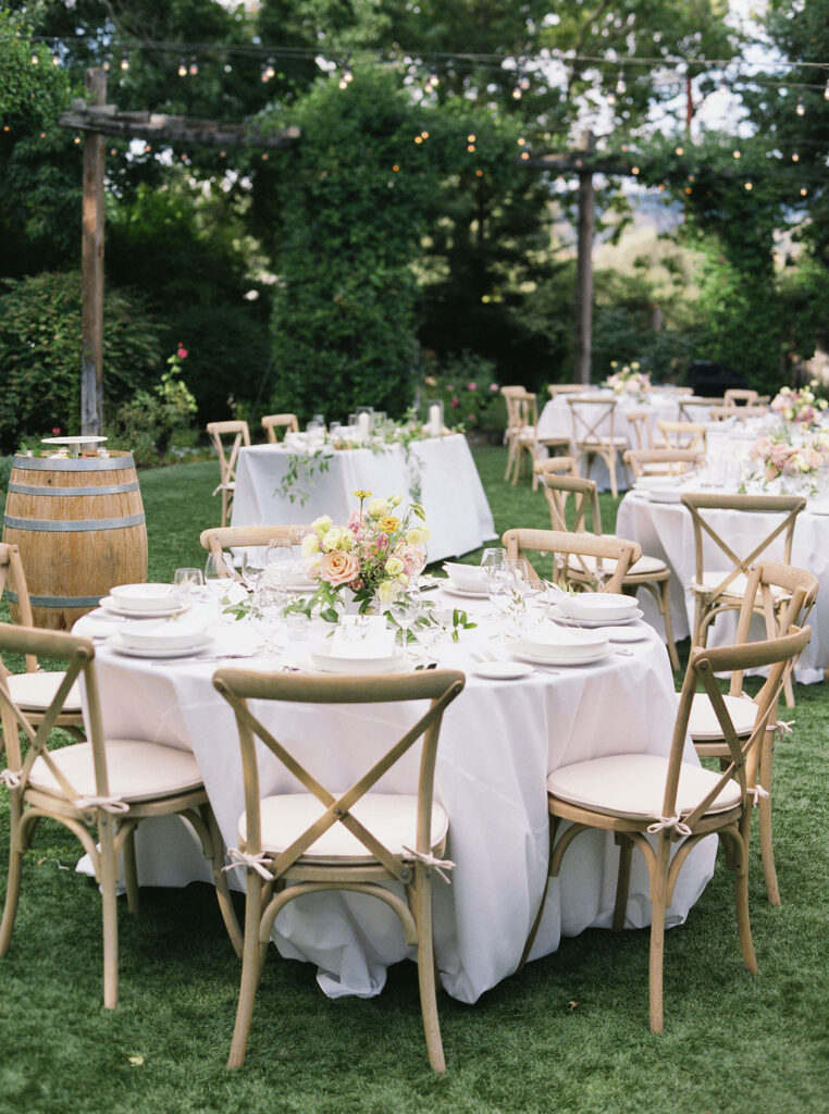 A Summer Garden Inspired Wedding: Bringing the Abundance of the Summer into your Wedding with Unique Garden Florals at Tre Posti | peachesandpoppiesfloral.com