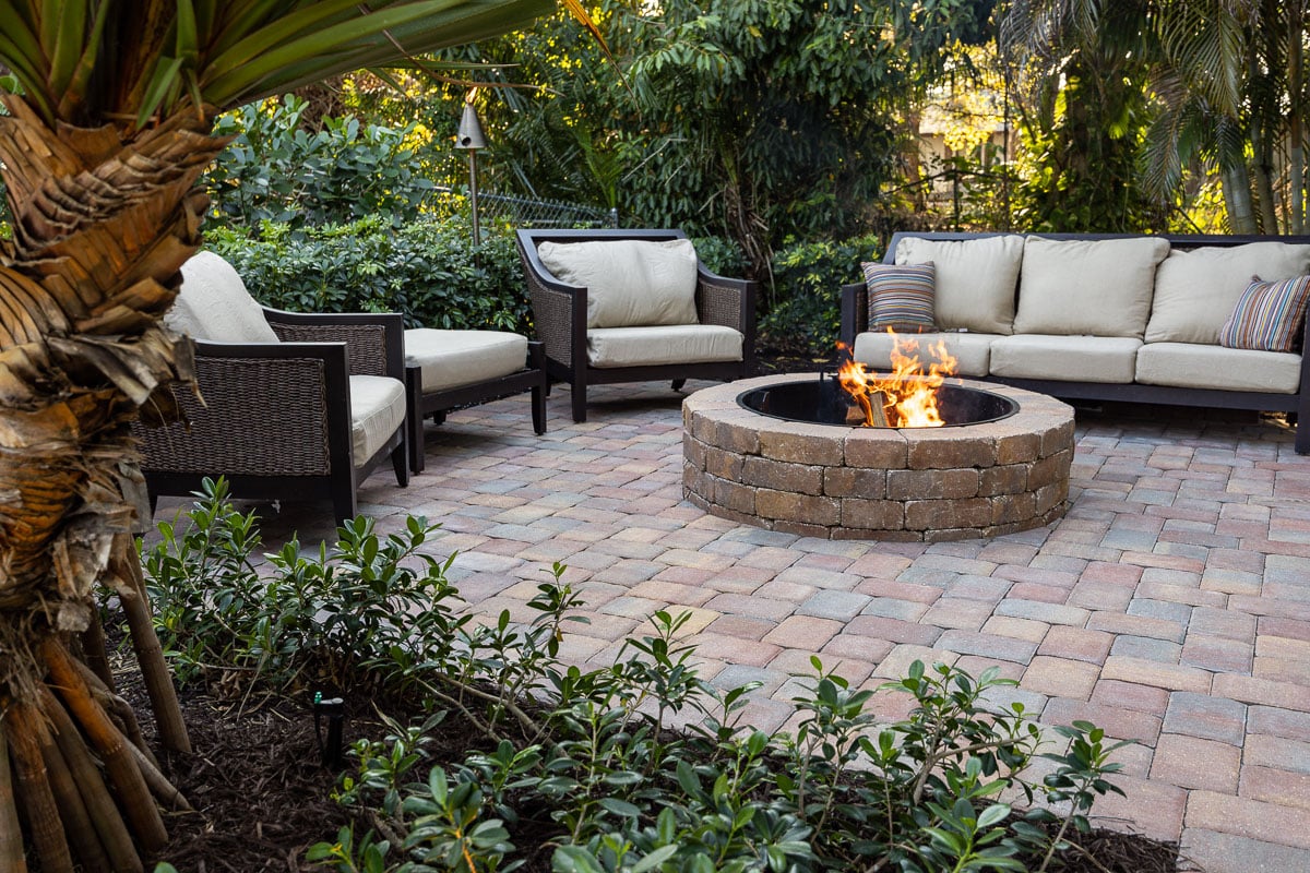 Backyard Fire Pits in Florida: 6 Pros and Cons to Consider