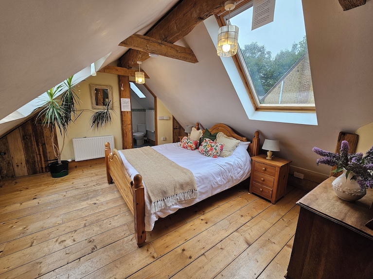 Bloom Cottage – 3 bedroom countryside family retreat w/garden & views