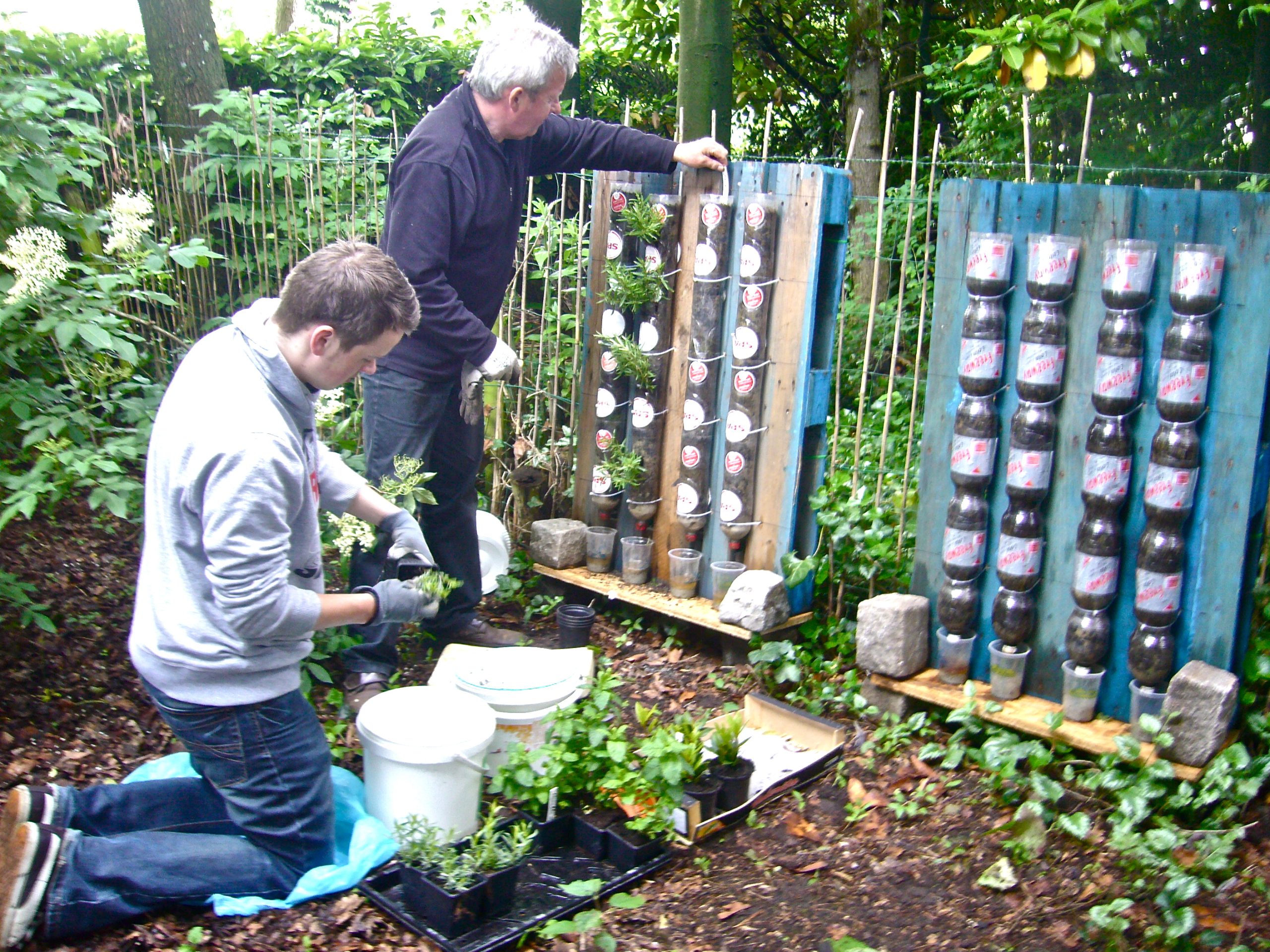 Bottle towers for fresh food production at home (Willem VAN COTTHEM) – DESERTIFICATION