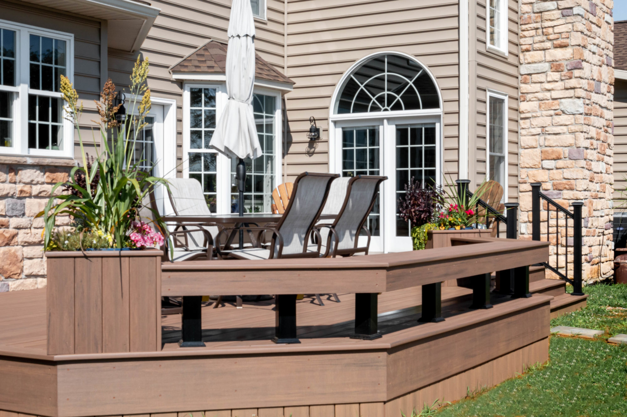 Built-In Deck Bench With Planters - Columbia, PA - Integrous Fences and Decks